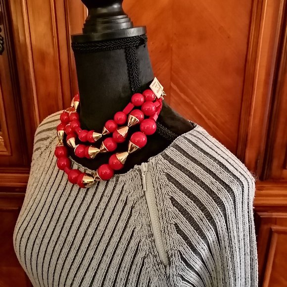 STYLISH Blue Sweater by the Fashion Brand SPOT - Picture 3 of 8